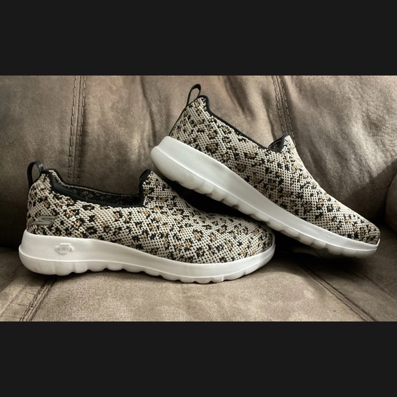 SKECHERS SLIP ON SHOES NEW, NO BOX - Picture 2 of 4